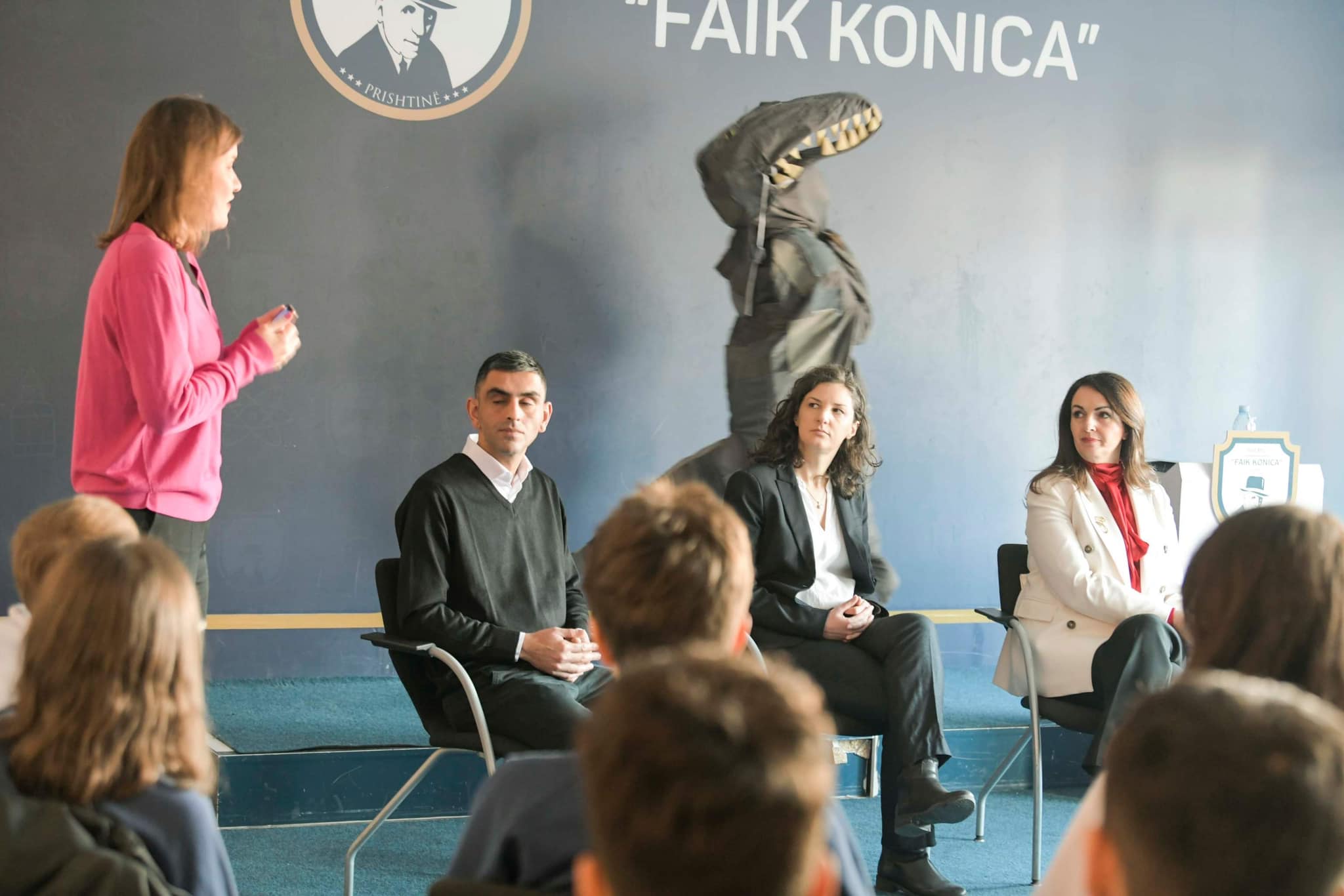 MINISTARKA NAGAVCI I RIZVANOLLI RAZGOVORILI SA UČENICIMA ŠKOLE „FAIK KONICA“ O UŠTEDI ELEKTRIČNE ENERGIJE