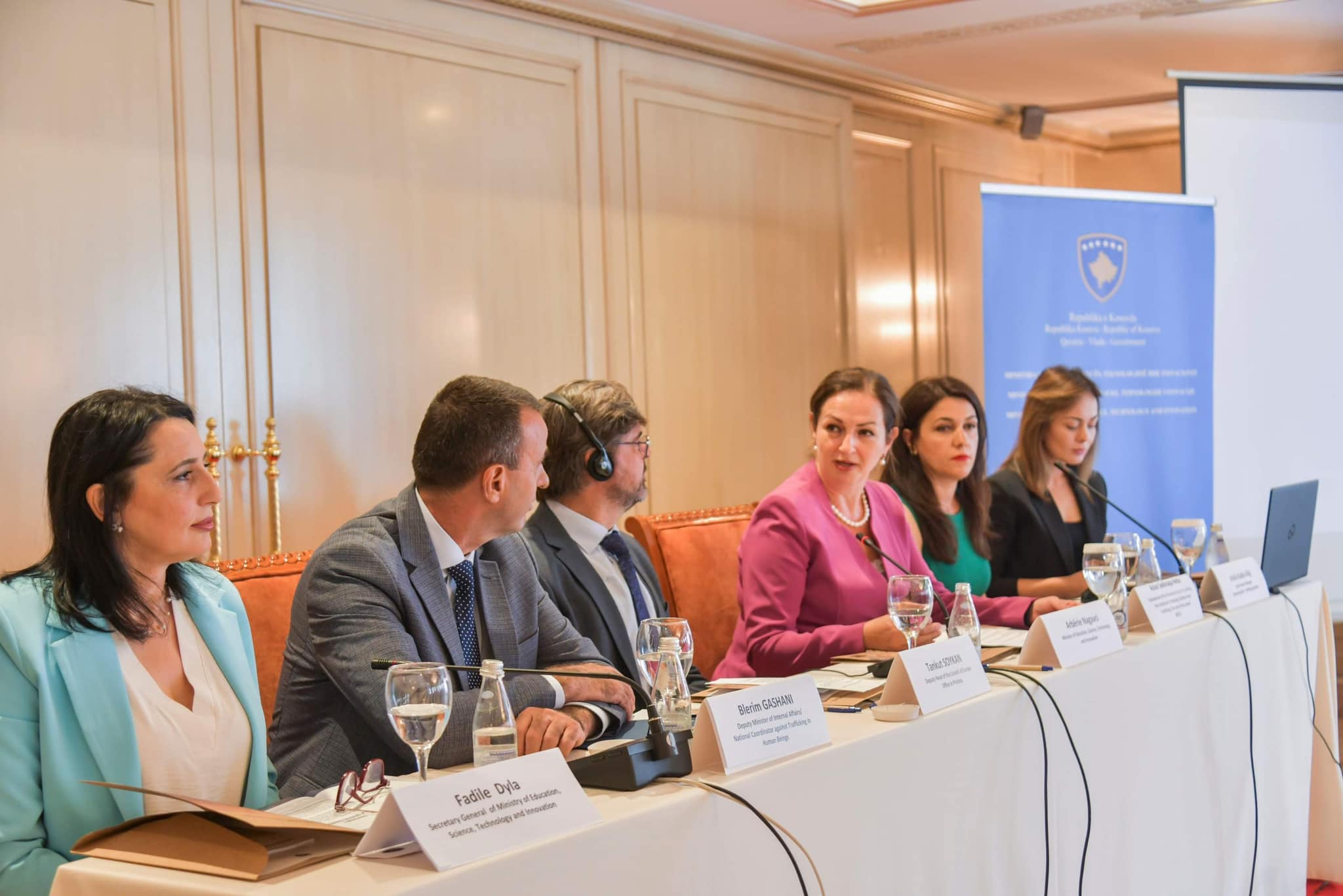 PROMOVISANJE PRIRUČNIK „ZAŠTITA DECE OD TRGOVINE LJUDIMA – ULOGA ŠKOLE “