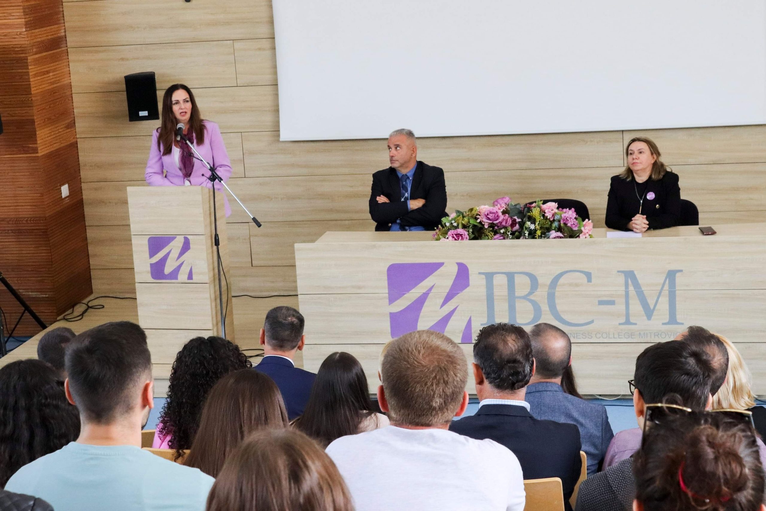 MINISTARKA NAGAVCI UČESTVOVALA JE NA SVEČANOSTI POČETKA AKADEMSKE GODINE NA JAVNOM POSLOVNOM KOLEDŽU U MITROVICI