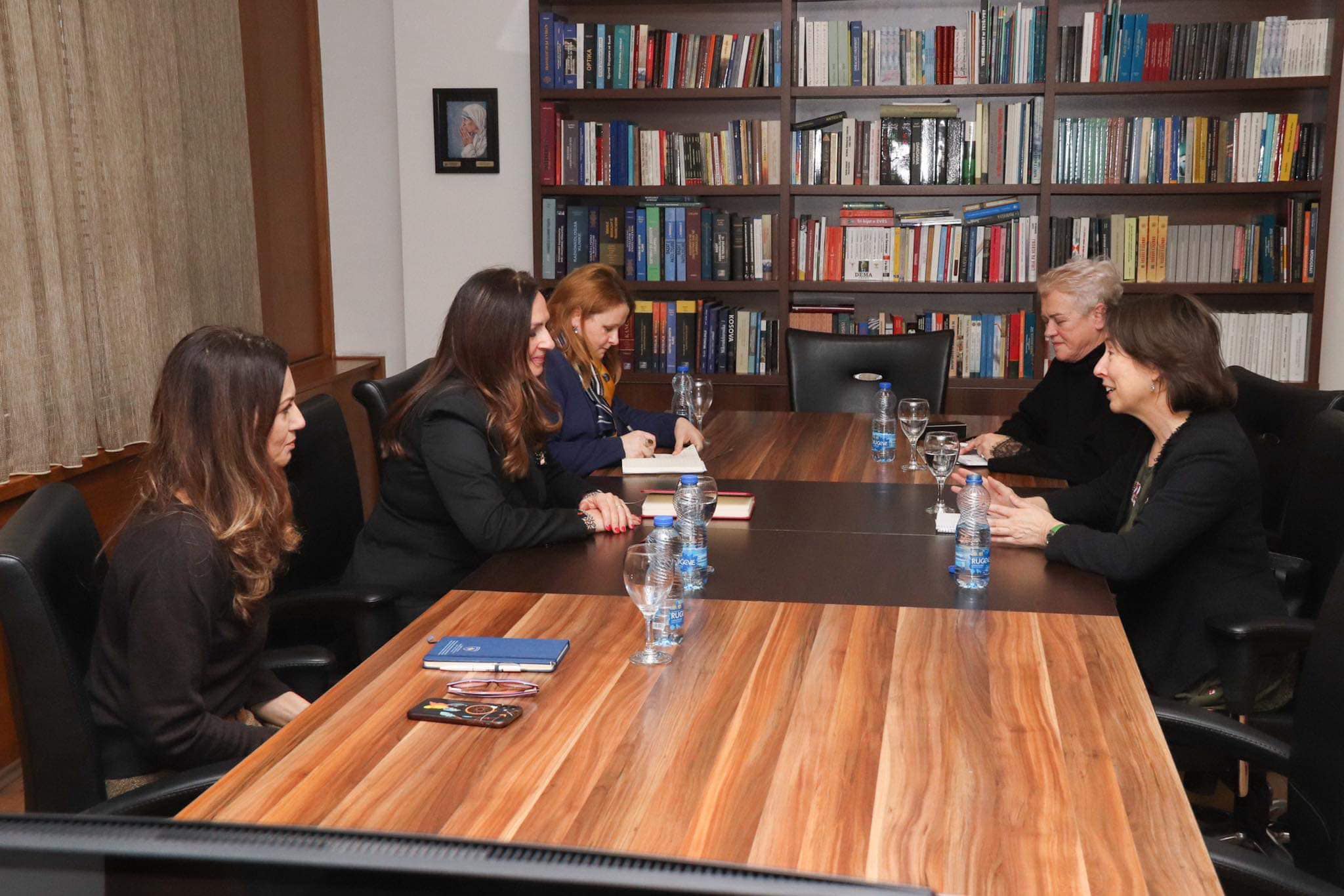 MINISTARKA NAGAVCI SE SASTALA SA ČLANOVIMA USKEB-a, RAZGOVARALA O PRIMENLJIVOSTI FULBRIGHT PROGRAMA