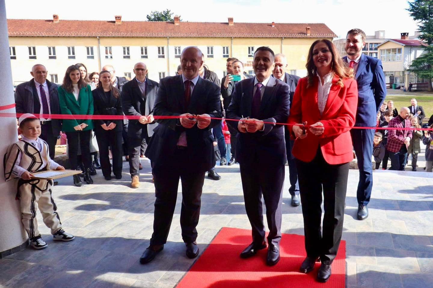 SVEČANO JE OTVOREN NOVI ŠKOLSKI OBJEKT „EDMOND HOĐA“ U JUNIK