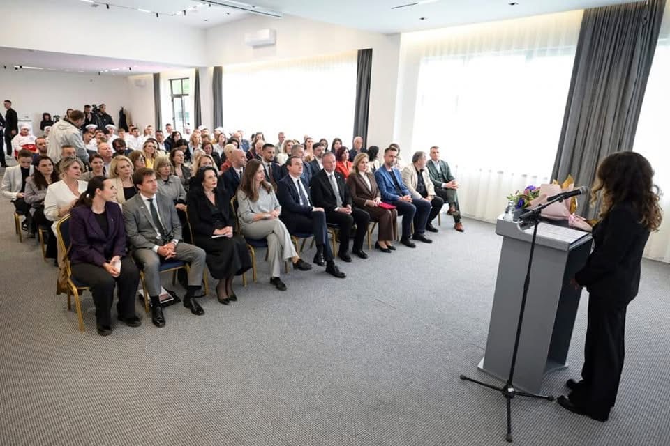 40 nxënës diplomojnë në profilet Kuzhinier dhe Asistent i Mikpritjes Hoteliere në Shkollën e Mesme të Lartë Profesionale “7 Shtatori” në Prishtinë