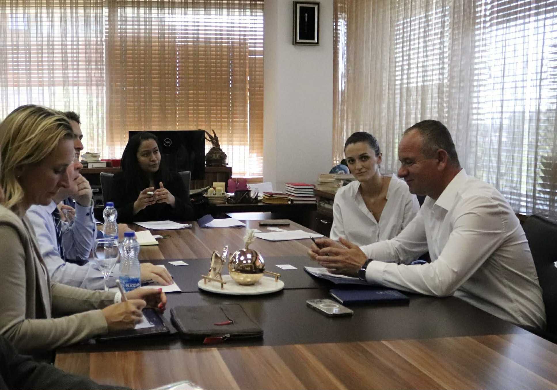 Zëvendësministri në detyrë Arsim Ademi priti në takim një delegacion të lartë të OSBE-së
