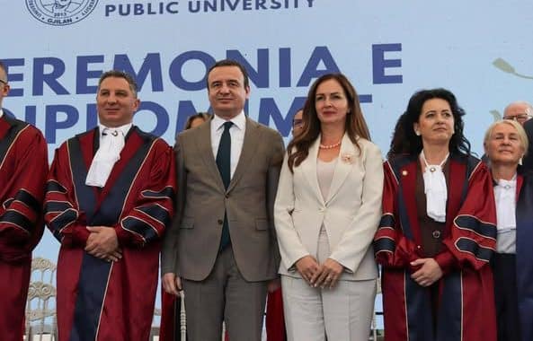 Premijer u tehničkom mandatu Kurti i ministarka u tehničkom mandatu Nagavci prisustvovali ceremoniji diplomiranja 150 studenata na Univerzitetu „Kadri Zeka“ u Gnjilanu