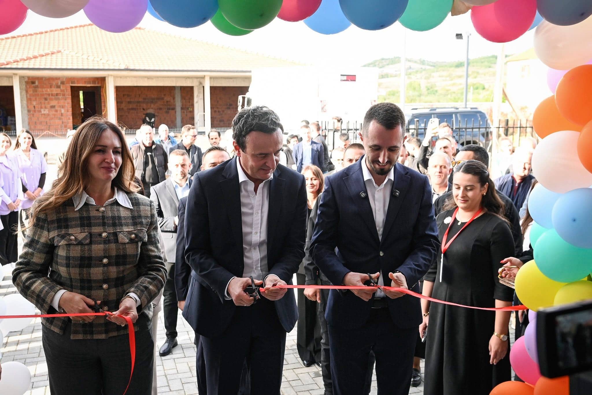 Premijer u odlasku Kurti i ministarka u odlasku Nagavci otvorili vrtić u Koretinu, opština Kamenica