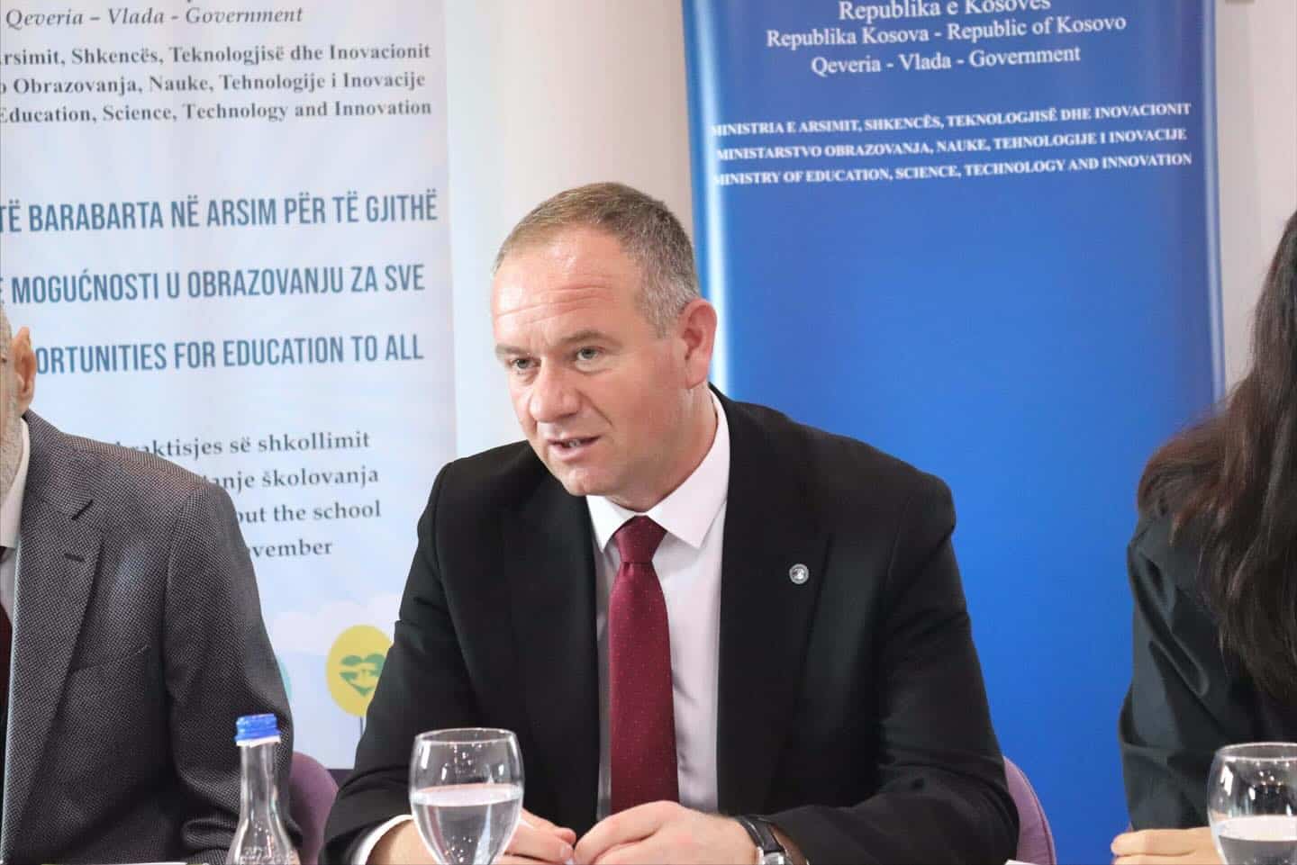 Zëvendësministri Ademi thekson angazhimin e MAShTI-t kundër braktisjes së shkollimit